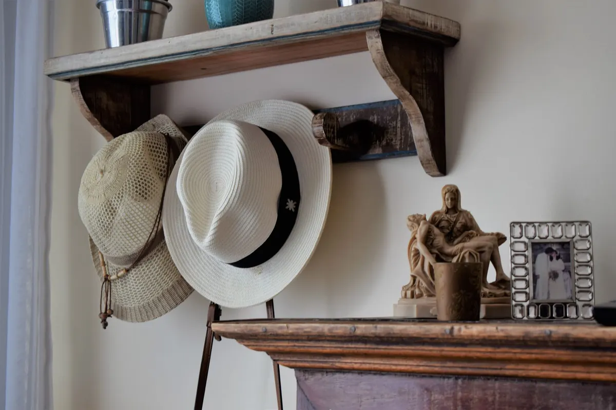 Floating Shelves vs. Bracketed Shelves: Strength, Style and Installation Compared