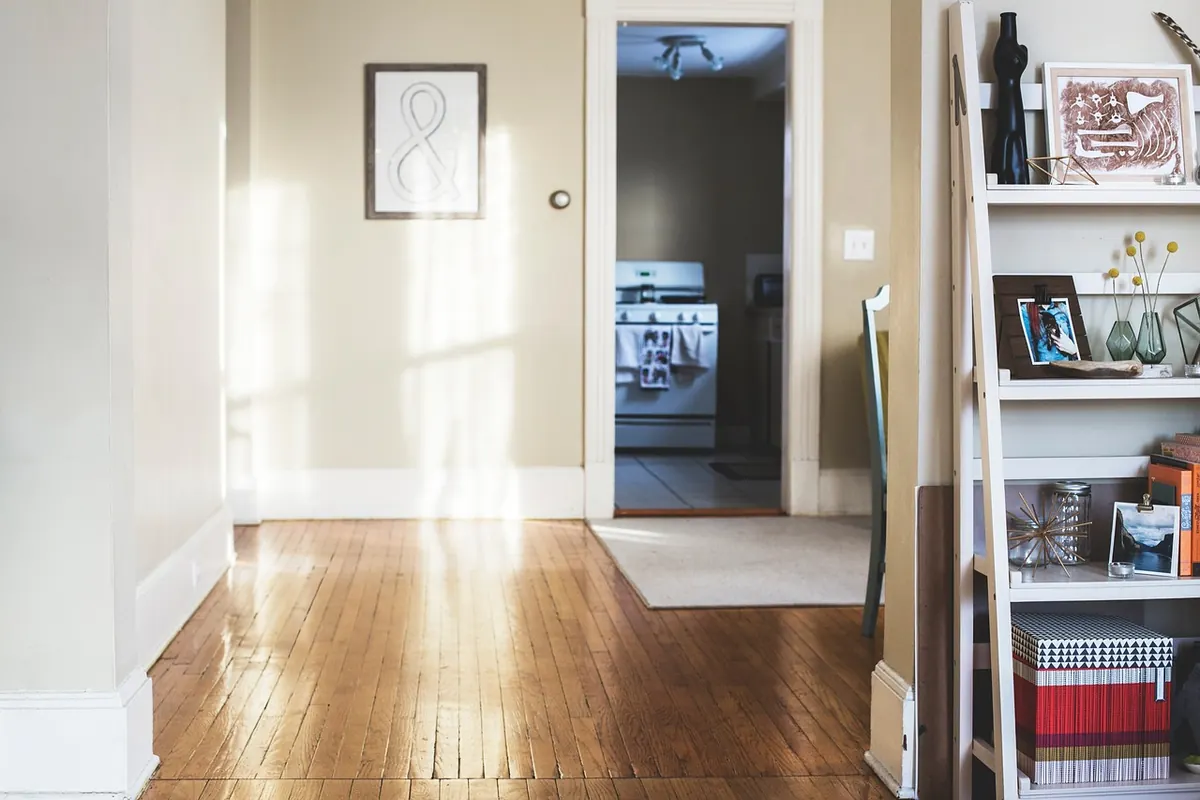 How to Fit a Floating Shelf into a Plasterboard Wall Safely